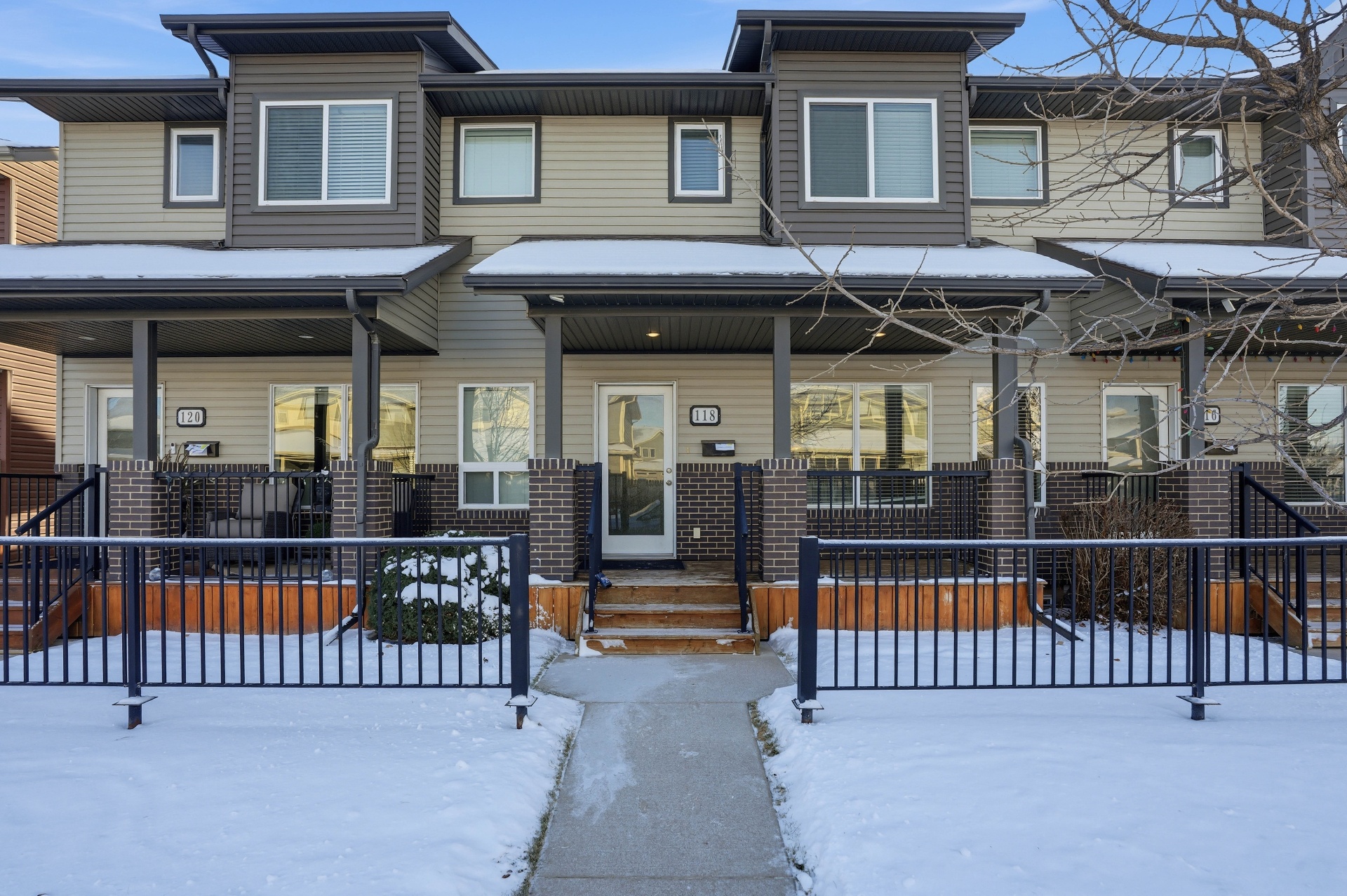 Willowgrove小学·带独立后院的3房联排出售·118 Shepherd Cres——林与唐地产